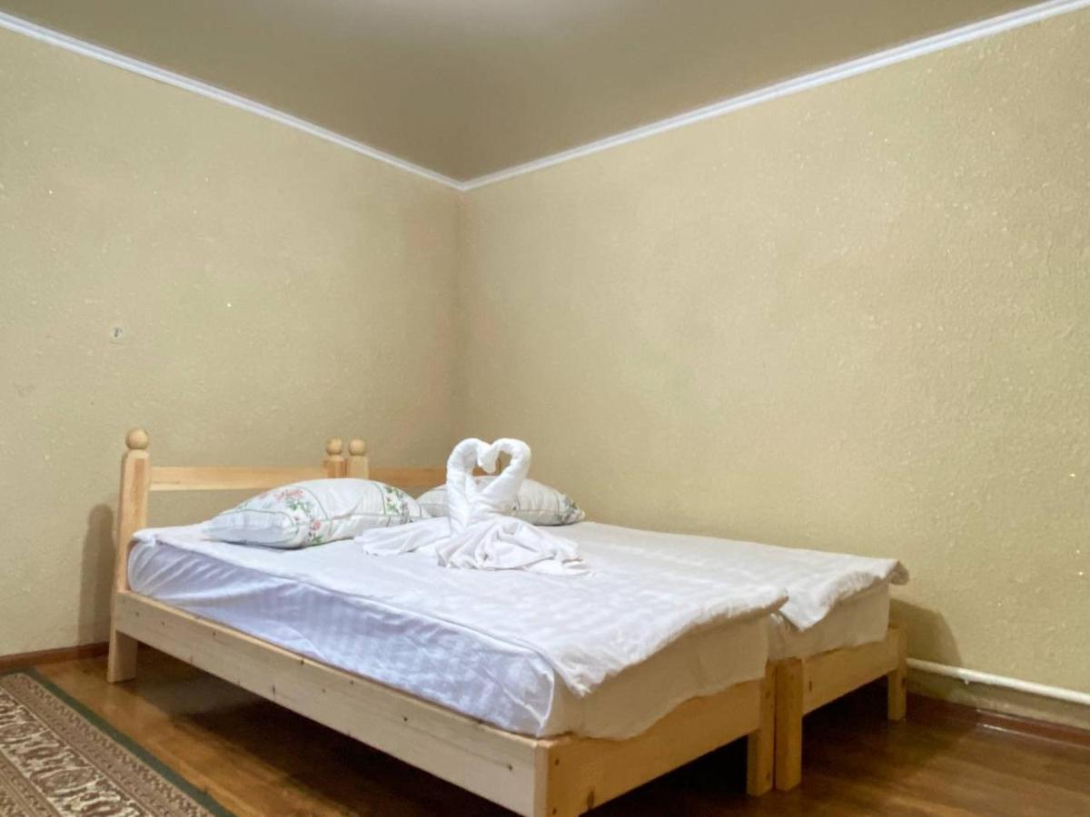 Rozalinda Guesthouse Naryn Екстериор снимка