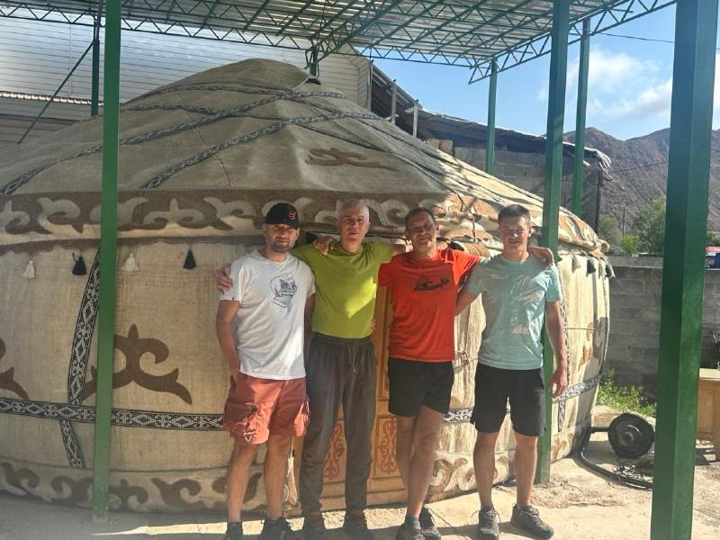 Rozalinda Guesthouse Naryn Екстериор снимка